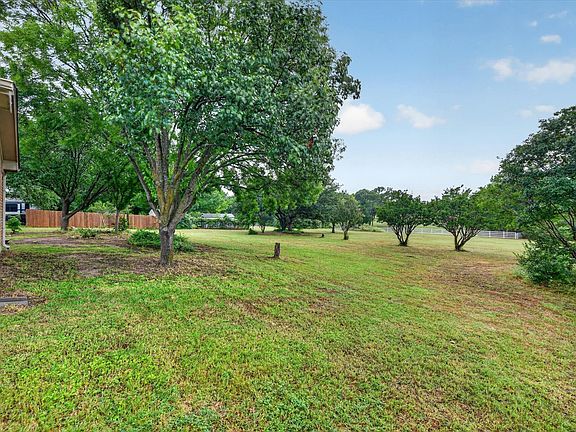 2nd image of 137 Tamarron Dr