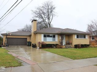 22330 Sunnydale St, Saint Clair Shores, MI 48081