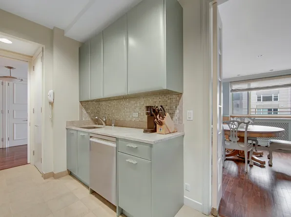 201 East 80th Street image 8 of 20