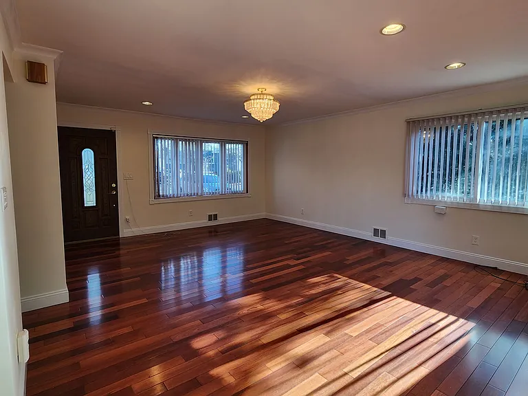 1029 Merriam Rd — Photo 4