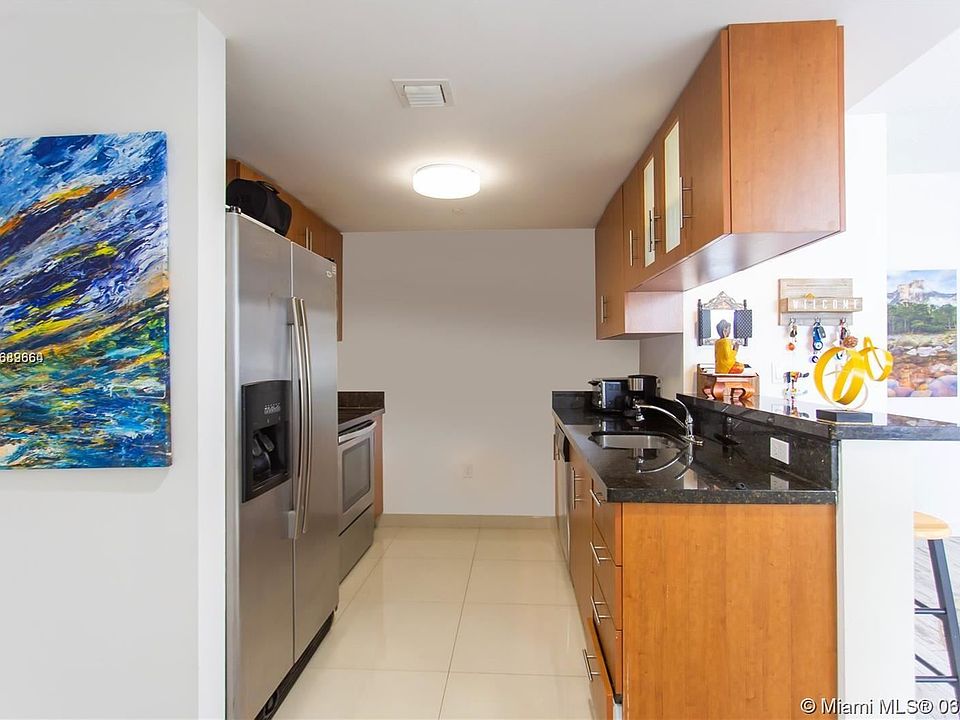 1st image of 601 NE 23rd St APT 607