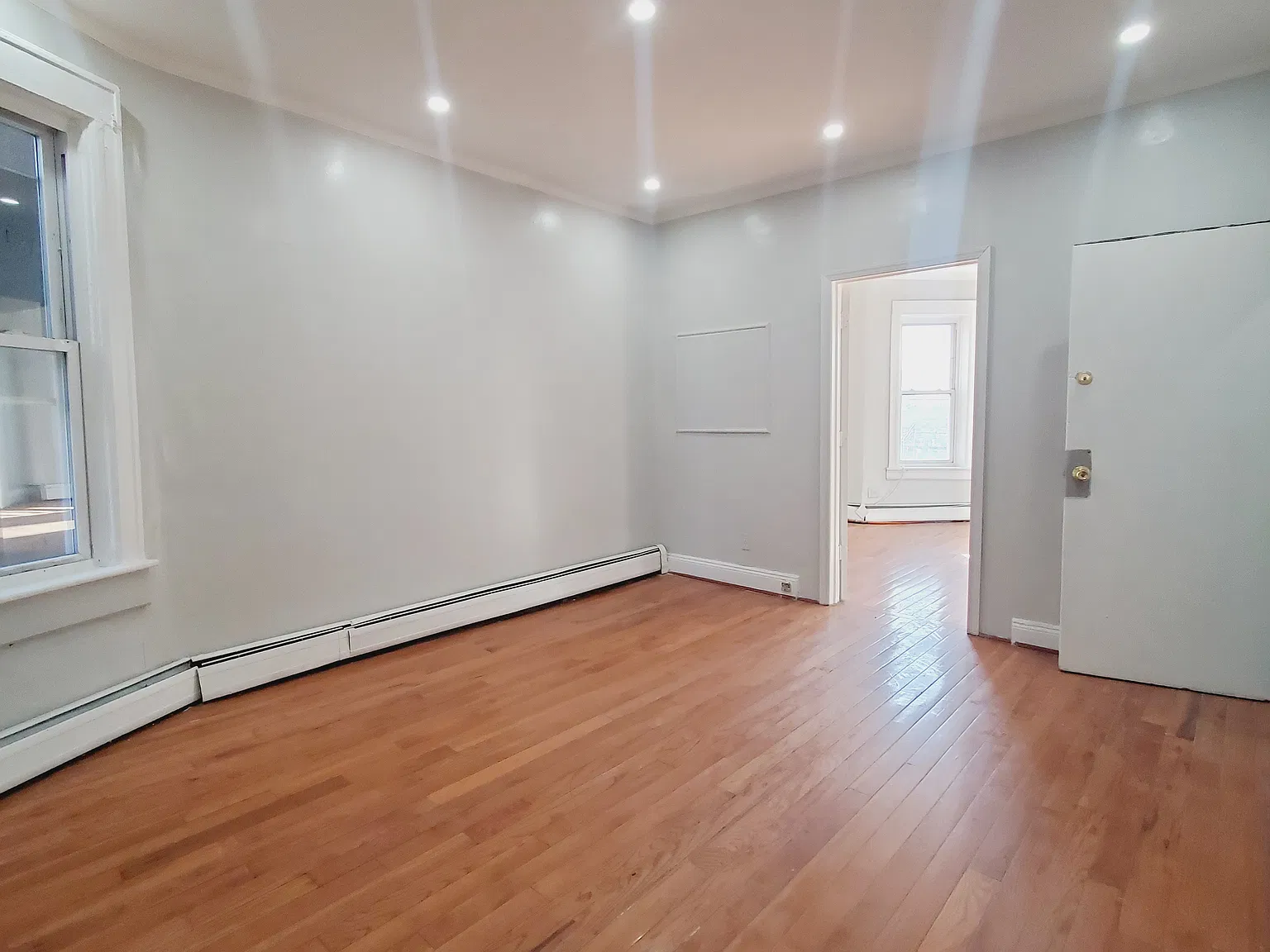 4 bed, 1200 sqft, $2,500 — Photo 4