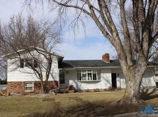 602 Central Ln, Luverne, MN 56156
