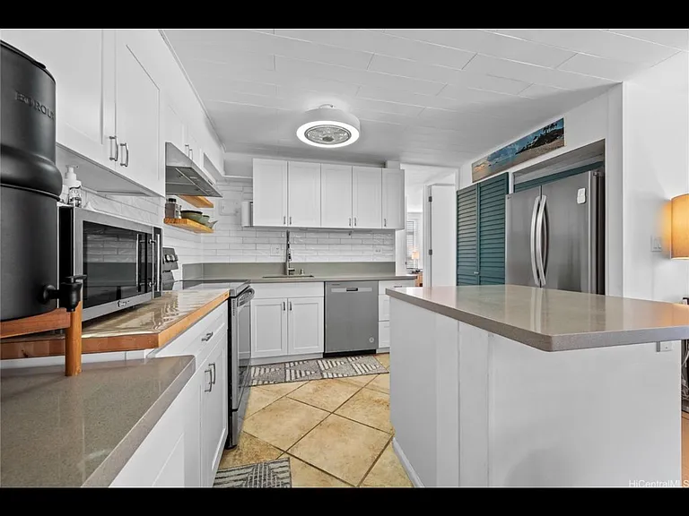 225 Kaiulani Ave #8XX — Photo 4