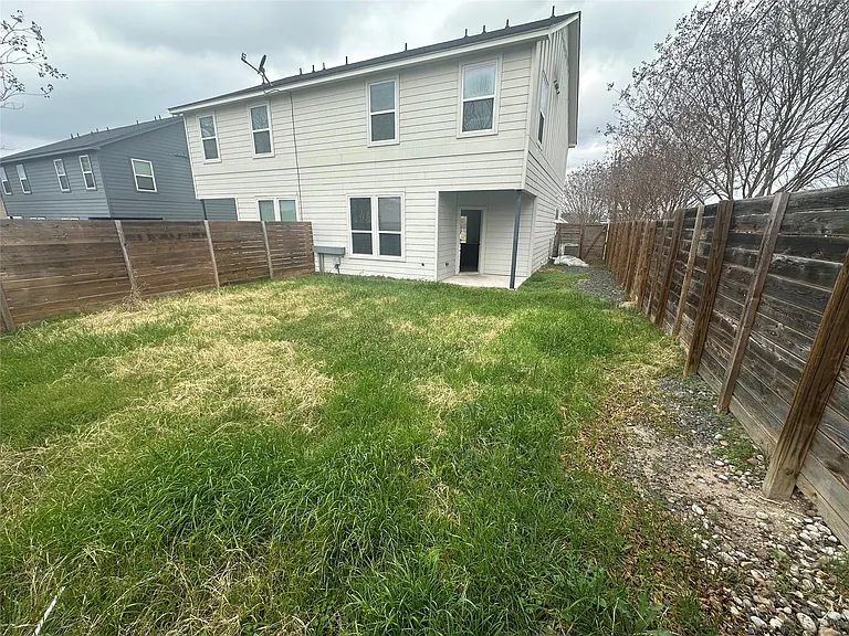 813 Northington St #A — Photo 7