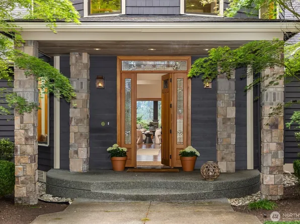 5976 NE Whitmore Way, Bainbridge Island, WA 98110