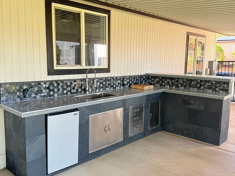 264 N 100 W — Photo 43