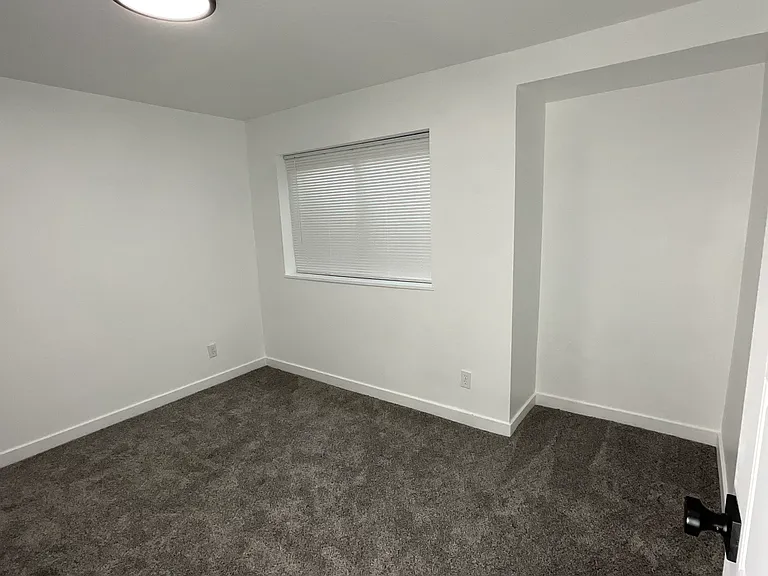 255 S 240 W — Photo 10