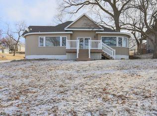 105 Mulberry St, Oakland, IA 51560