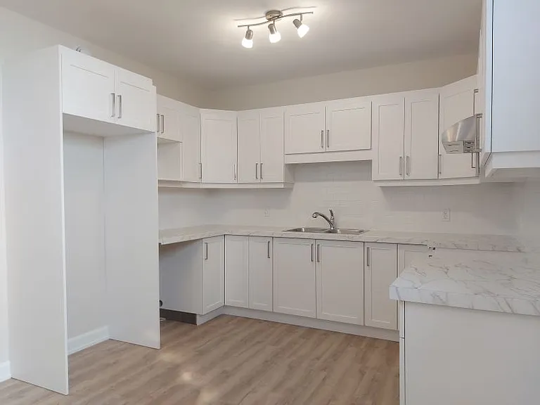 313 Moonlight Dr — Photo 2