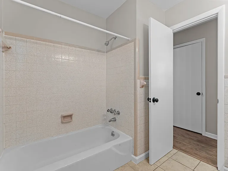 3301 Marne Ave — Photo 4