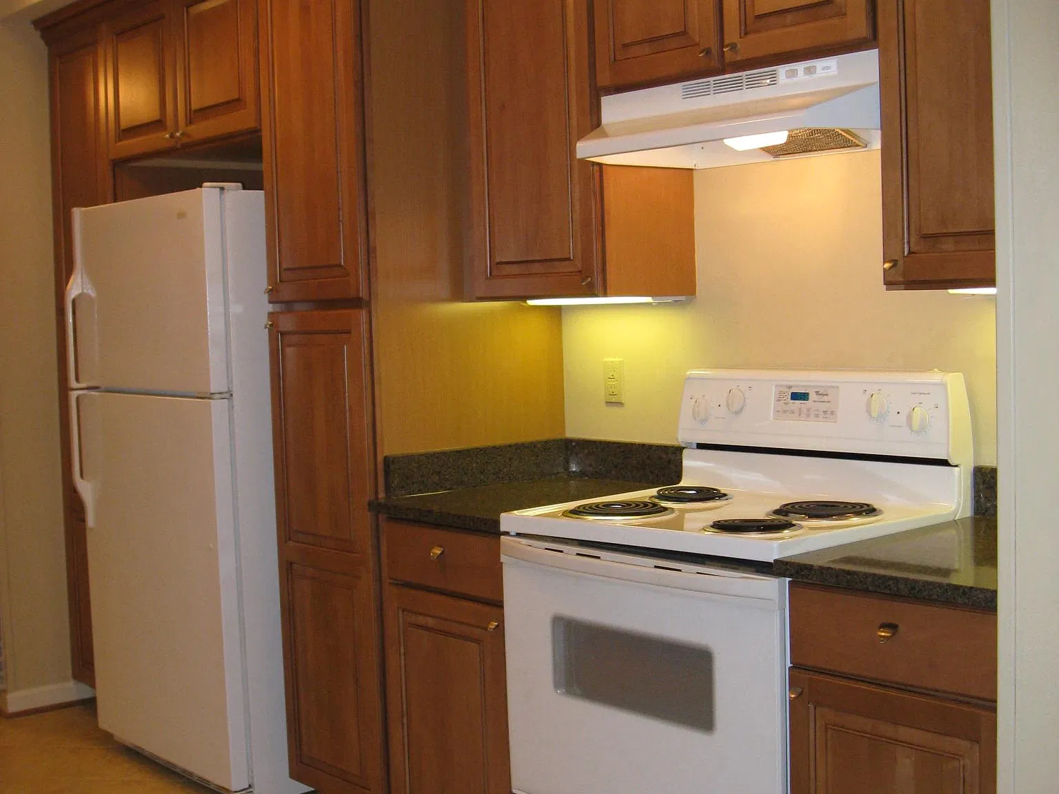 2 bed, 1.5 bath, 1400 sqft, $1,800 — Photo 2