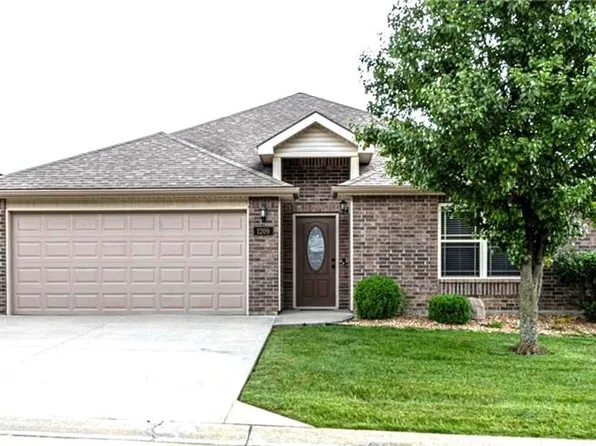 1209 Aubreis Way, Warrensburg, MO 64093