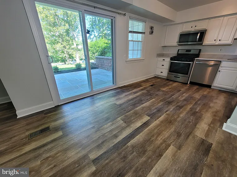 367 Homeland Southway #1B — Photo 6