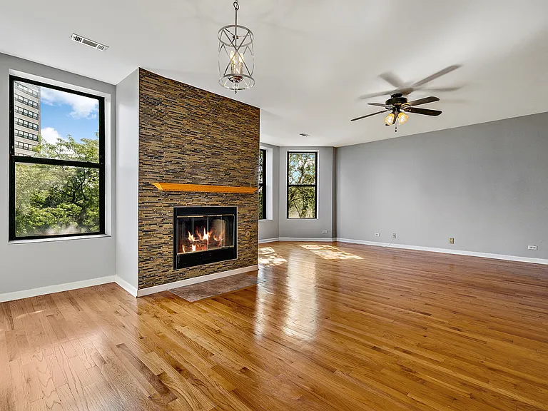 4144 S King Dr #11M — Photo 2