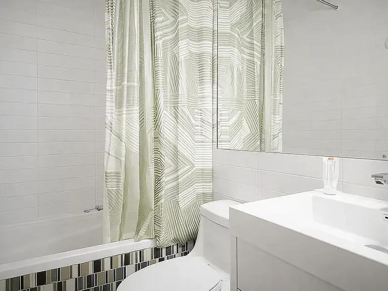 245 Harman St #1R — Photo 8