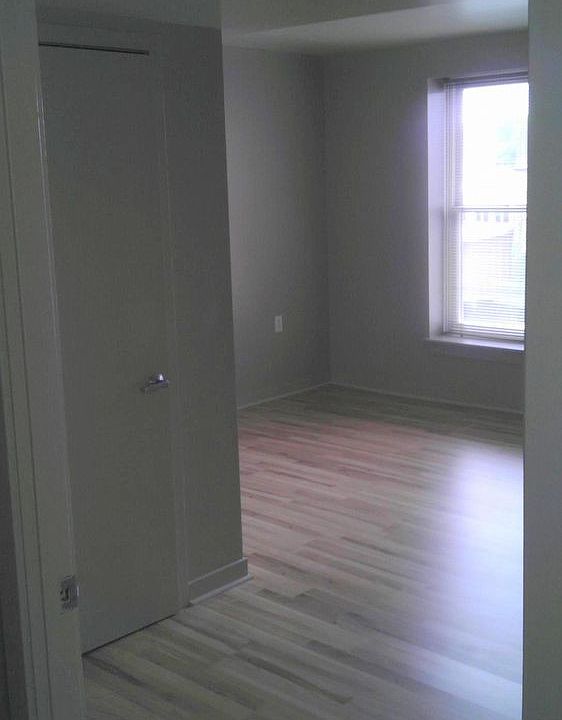 2nd image of 61 Court Sq