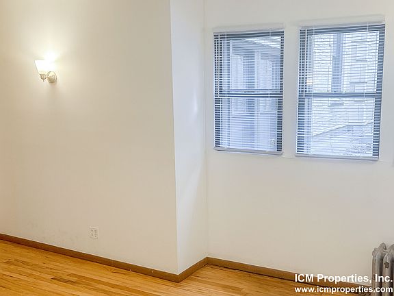 5th image of 636 W Melrose St #1