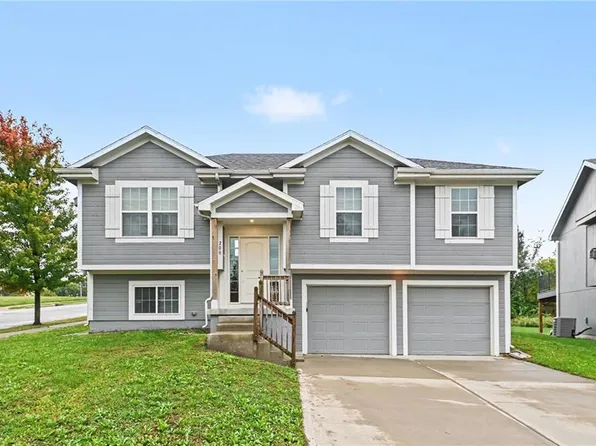 200 Elissa Dr, Raymore, MO 64083