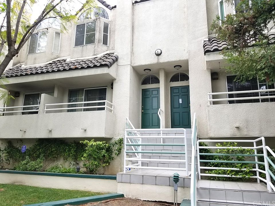 1st image of 5145 Yarmouth Ave Unit 8