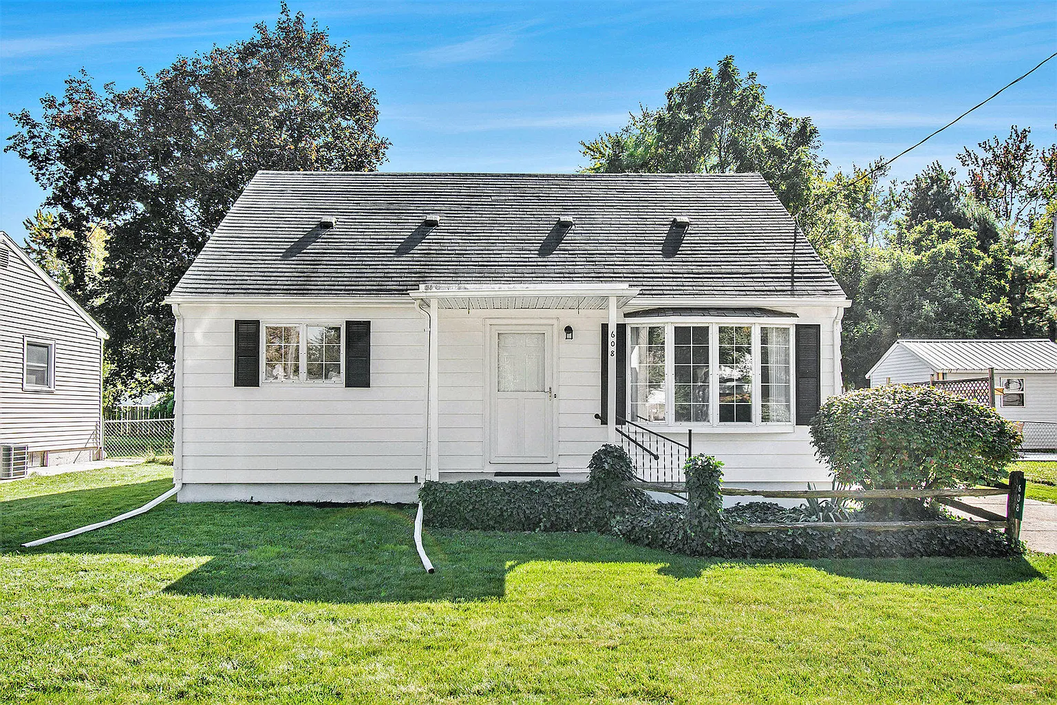 608 Samantha Ave photo 1