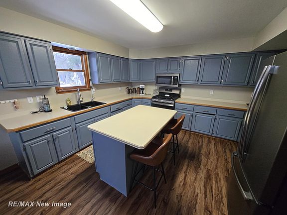 3rd image of 3837 Pine Rd