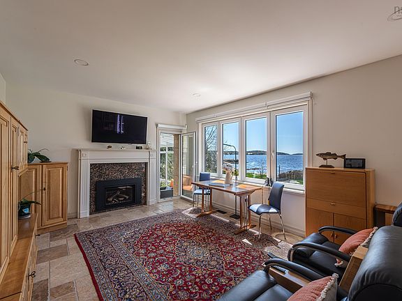 3rd image of 129 Masons Point Rd