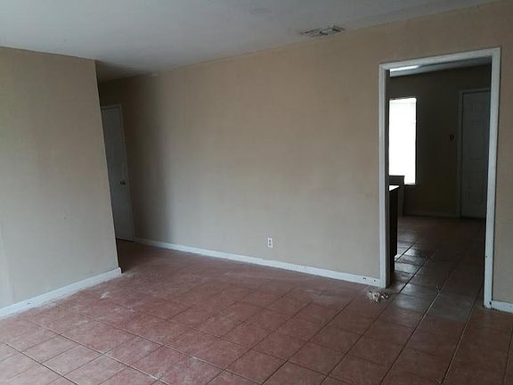 4th image of 5801 Hugo Dr