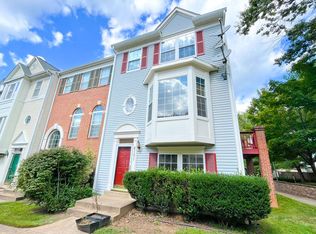 4101 Fountainside Ln, Fairfax, VA 22030