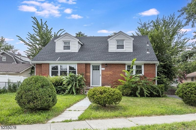 1st image of 175 Parkway Dr