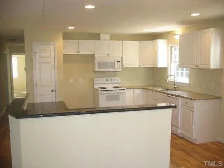 4 bed, 2672 sqft, $2,500 — Photo 3