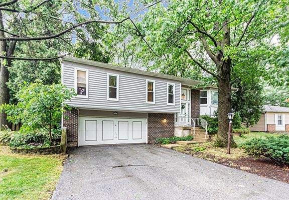 3rd image of 143 Camelot Way