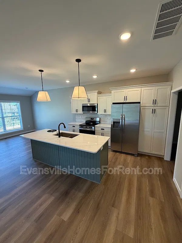 3 bed, 2.0 bath, $2,350 — Photo 3