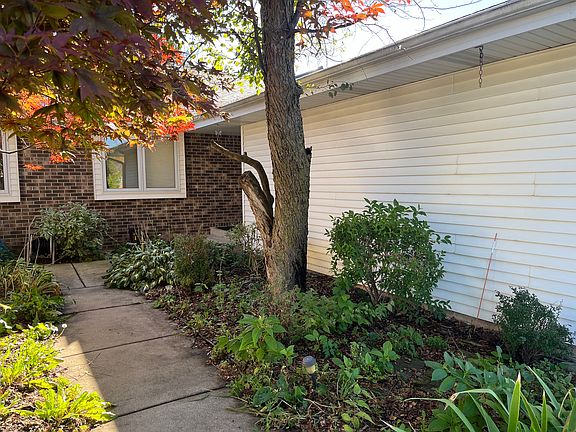 2nd image of 1426 Temple Cir