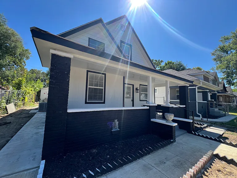 1347 N Gale St — Photo 3