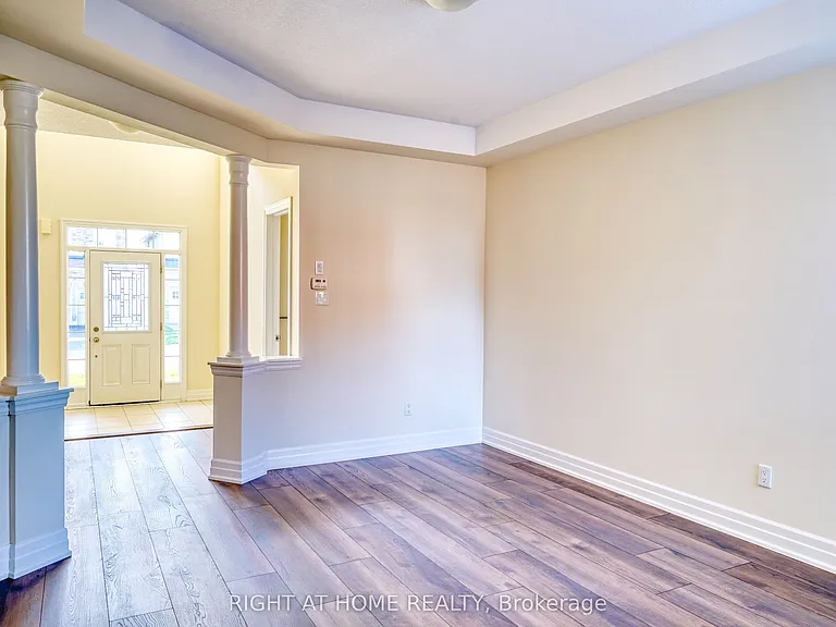 17 Mercury Ave — Photo 4