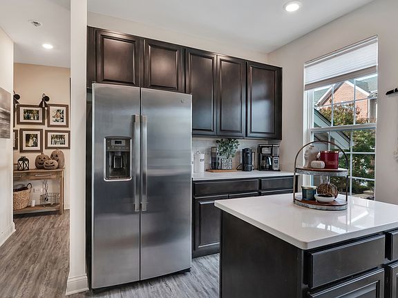 4th image of 9008 Disbrow St #9008