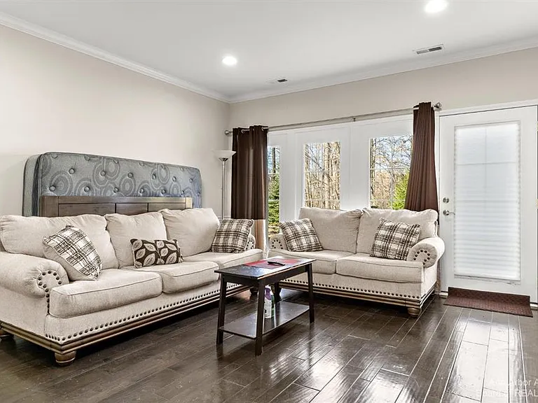 5570 Arbor Chase Dr — Photo 15