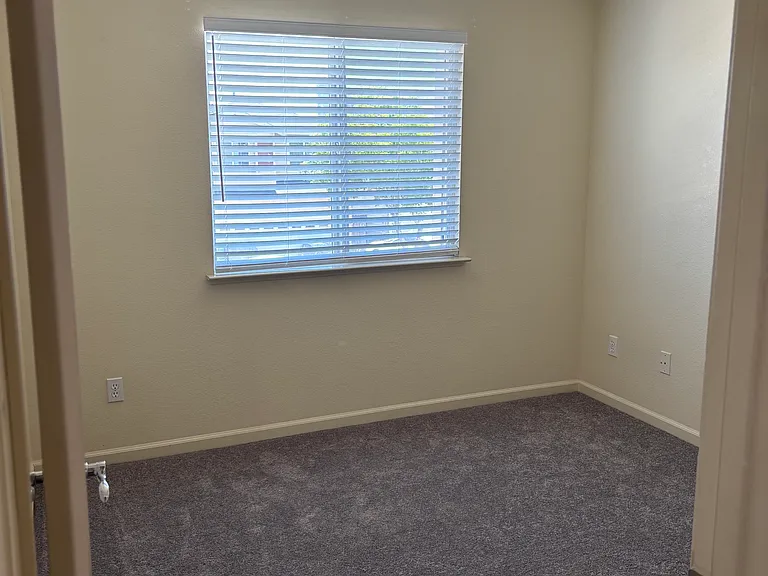 1543 Cole Ln — Photo 15