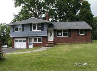 601 Lacey Dr, Endwell, NY 13760