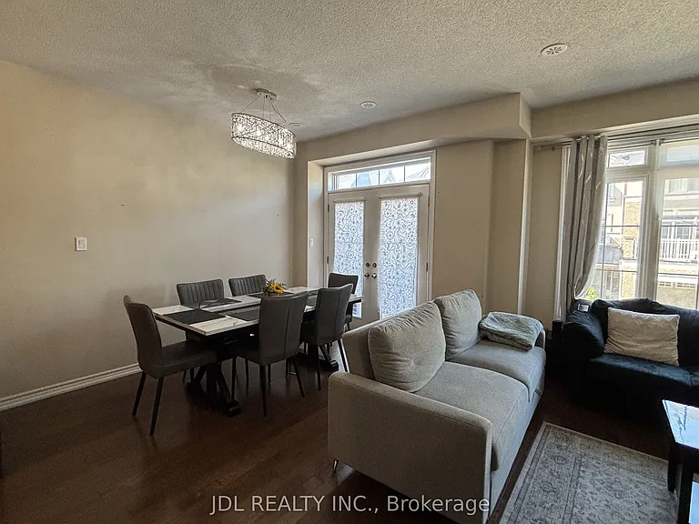 2435 Greenwich Dr #33 — Photo 6