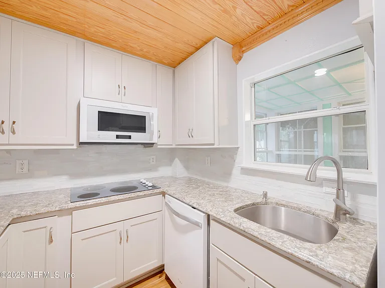 6472 Putnam St — Photo 10