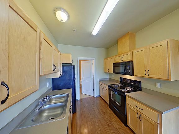 4th image of 1991 Oak St #111-113
