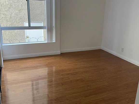 4th image of 1212 N Beachwood Dr #3