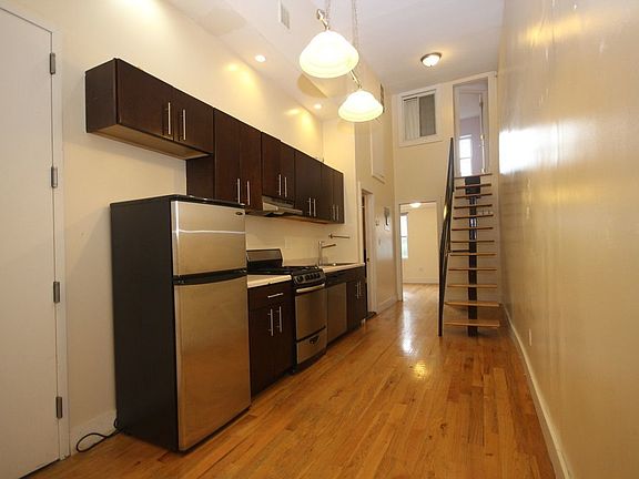 3rd image of 327 Melrose St #3B