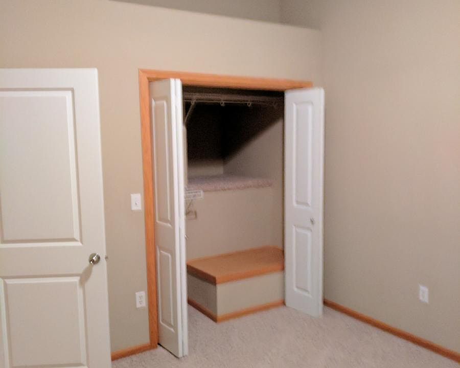1st image of 384 NE Satinwood