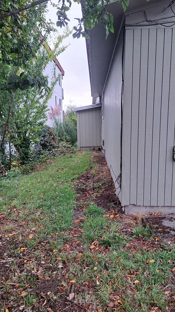 Cozy 1 Bedroom Cottage Style Duplex — Photo 3