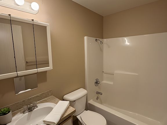 5th image of 1048 Ridgefield Ct