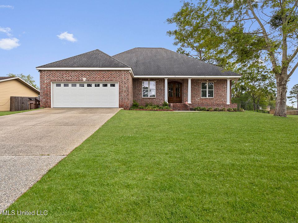 1st image of 670 Mulberry Dr