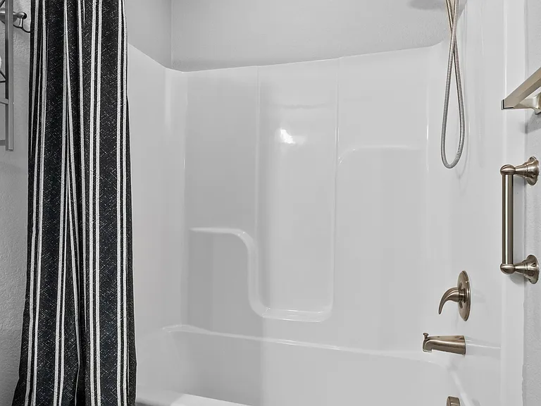 927 E Swift Dr — Photo 14